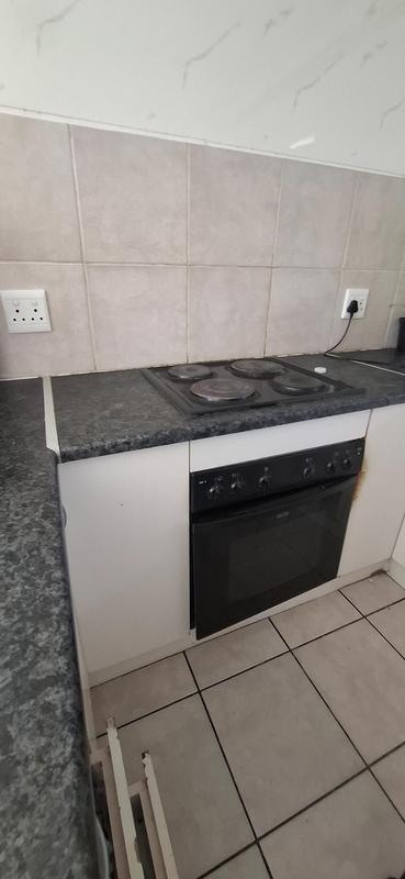 2 Bedroom Property for Sale in Goodwood Central Western Cape
